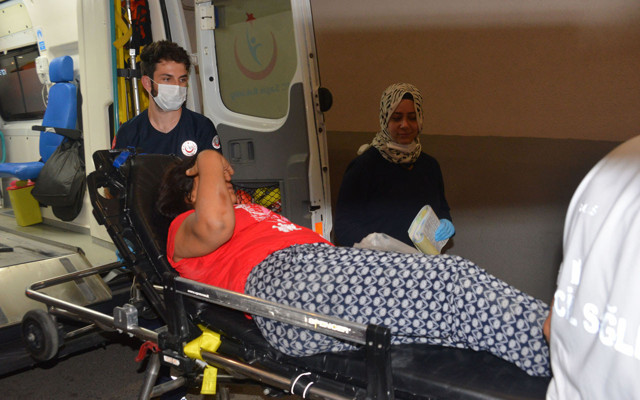 Adana'da taciz ettiği kadını dövüp otomobilden attı - Resim: 0