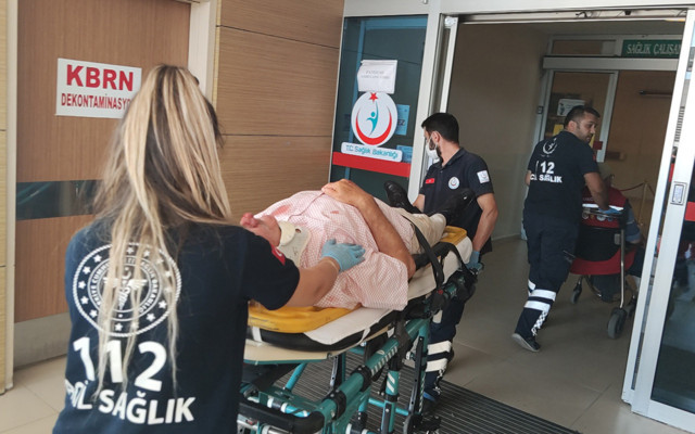 Bursa'da motosiklet çarptı takma dişi boğazına kaçtı - Resim: 0