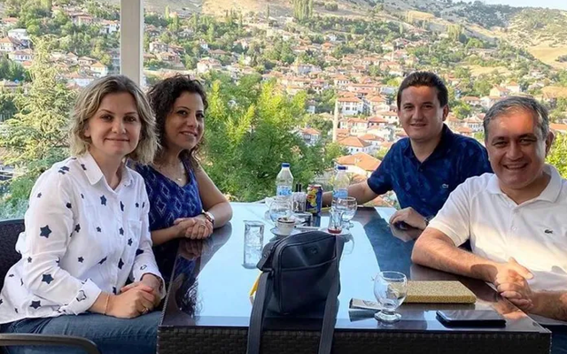 Halil Öztürk eşi kimdir Meltem Öztürk'ü şoförünün karısıyla aldattı - Resim: 0