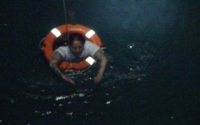 Adana'da taksiden indi gölete atladı - Resim: 0