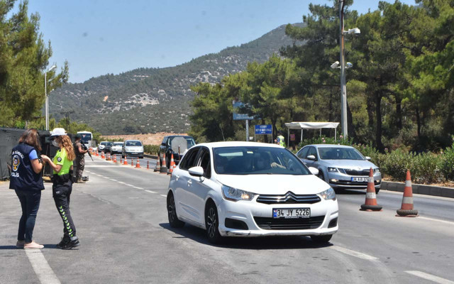 Bodrum'a son 24 saatte rekor araç girişi yapıldı - Resim: 0