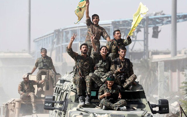 Arap aşiretleri DSG’nin karargahlarına saldırıyor! Deyr ez Zor'da ateş çemberi - Resim: 0