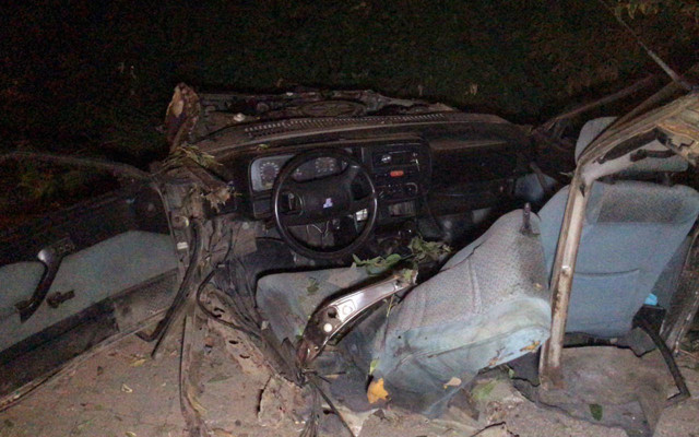 Bursa'da otomobil ortadan ikiye bölündü içindekiler savruldu - Resim: 0