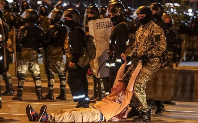 Belarus'taki seçim sonuçları sokakları karıştırdı! - Resim: 1