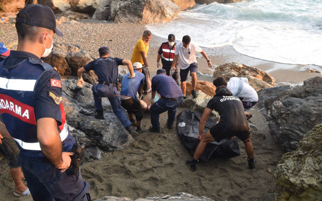 Antalya'da kadın cesedi bulundu 350 metreden böyle çıkartıldı - Resim: 0