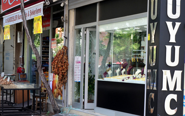 Adana'da kuyumcu soygunu! Kadın kılığında girip vurdular - Resim: 1