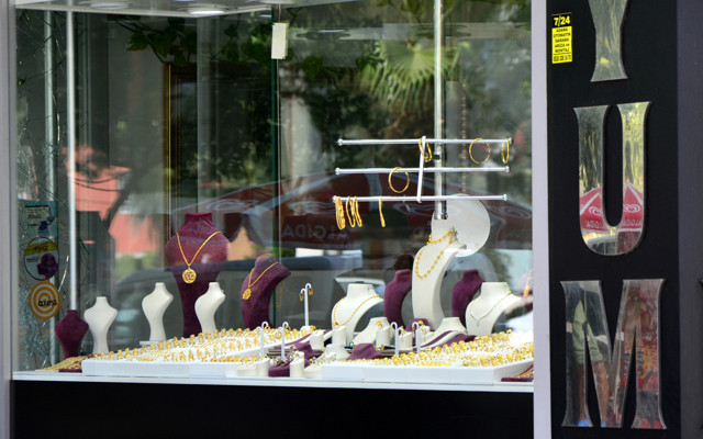 Adana'da kuyumcu soygunu! Kadın kılığında girip vurdular - Resim: 0