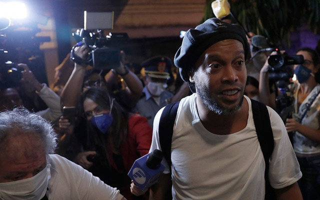 Ronaldinho ev hapsinde de rahat durmuyor! Kaldığı otele... - Resim: 0