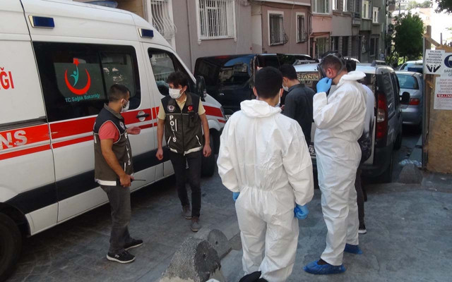 Beyoğlu'nda sinekler acı gerçeğe götürdü komşular polise haber verdi - Resim: 1