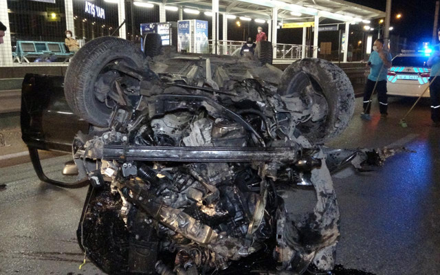 Bursa'da trafik magandası dehşeti yaşattı! Aracın motoru yerinden çıktı - Resim: 0