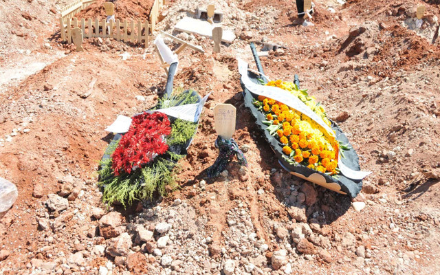 Düğün davetiyesi dağıtmak isterken ölen Elif Antalya'da son yolculuğuna uğurlandı - Resim: 0