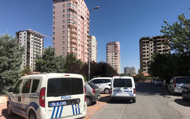 Kayseri'de 21 yaşında metrelerce yüksekten düşerek can verdi - Resim: 0