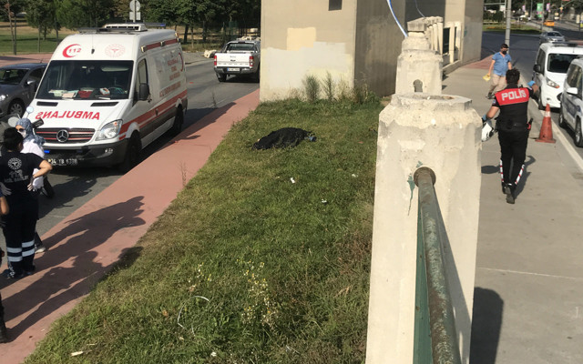 Kağıthane'de korkunç intihar! 50 metrelik viyadükten atladı vücudu parçalandı - Resim: 0