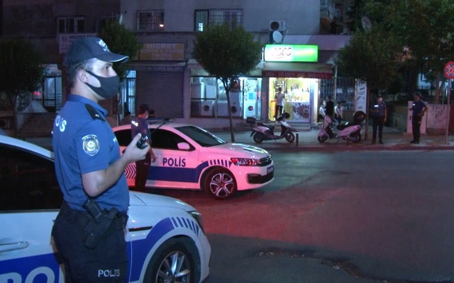 Şişli’de eli bıçaklı berbere girerek para istedi yakalandı - Resim: 1