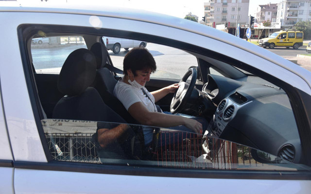 Antalya'da kırmızı ışıkta çantası çalınan öğretmen: Ne yapacağımı şaşırdım - Resim: 0