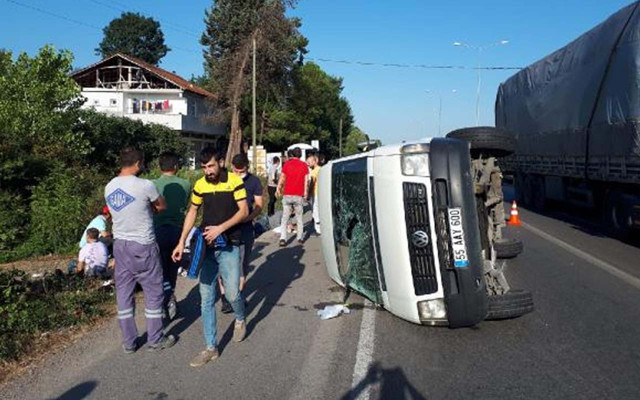 Samsun'da işçileri taşıyan minibüs devrildi - Resim: 0