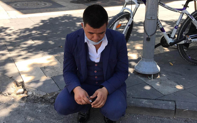 Adıyaman'da babası koronavirüsten öldü karantinada olması gerekirken minibüste yakalandı - Resim: 0