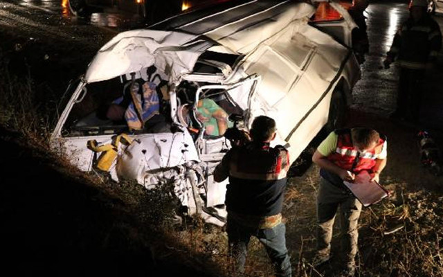 Denizli'de 3 aracın karıştığı zincirleme kaza! Ölenler ve yaralılar var - Resim: 1