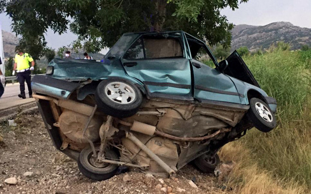 Burdur'da şarampole yuvarlanan otomobil dehşeti özetledi - Resim: 1