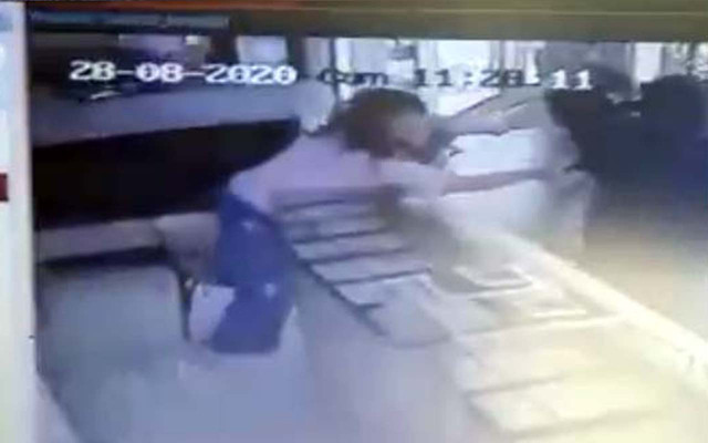 Kadın kuyumcu soyguncuya direndi! Kastamonu'da vicdansız hırsız ağır yaraladı - Resim: 1