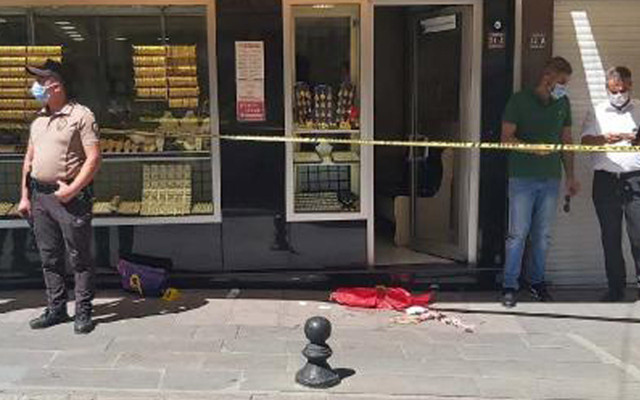 Kadın kuyumcu soyguncuya direndi! Kastamonu'da vicdansız hırsız ağır yaraladı - Resim: 0