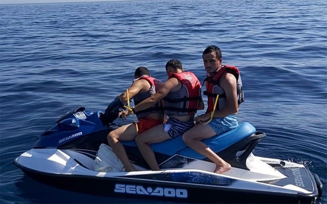 Çeşme'de FETÖ'cü 3 eski asker jet skiyle Yunanistan'a kaçarken yakalandı - Resim: 0