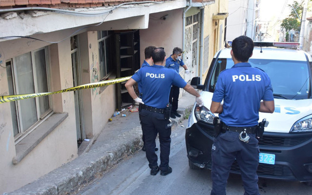 İzmir'de haber alamayan arkadaşı ölü buldu - Resim: 0