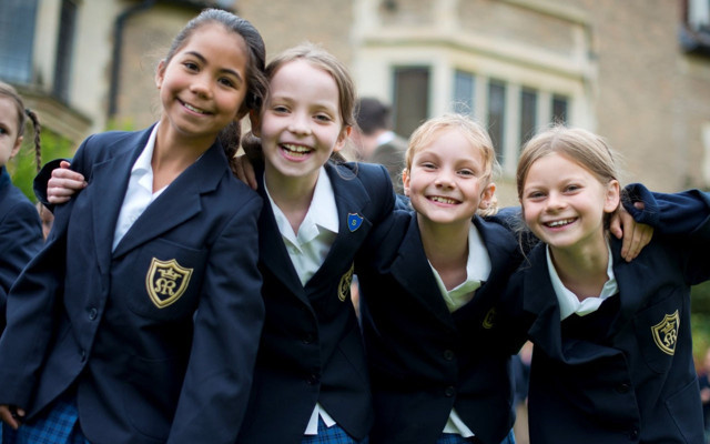 İngiltere’de okullar koronavirüs yuvası oldu: 7 okul öğrencileri karantinaya aldırdı - Resim: 0