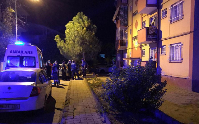 Aydın'da eşarpla kendini pencere korkuluklarına astı - Resim: 0