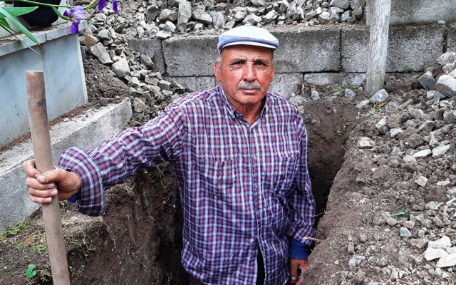 Balıkesir'de çocuklarını düşünüp kendi mezarını hazırladı - Resim: 0