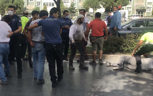 Beylikdüzü'nde yüksek tansiyon: Akrabalar keserle geldi - Resim: 0