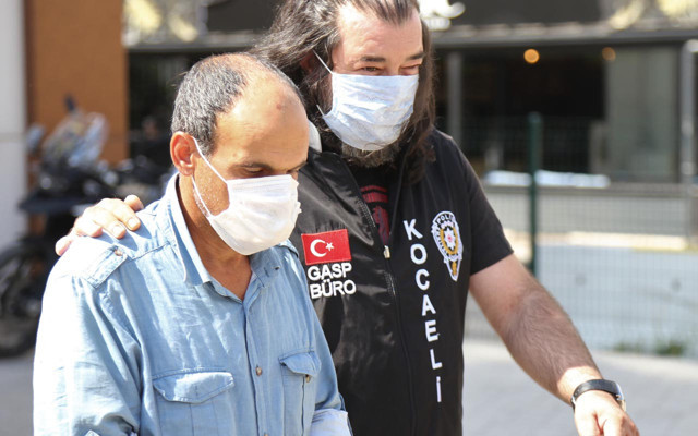 Kocaeli'de eşine ait kayıp telefon yanında bal satan adamdan çıkınca olanlar oldu - Resim: 0