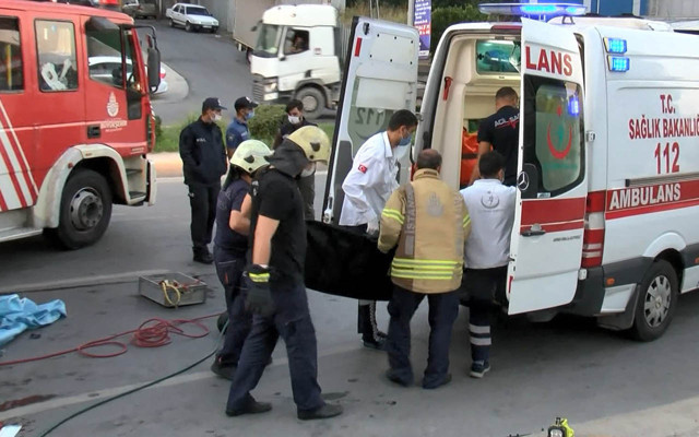 Sancaktepe'de yan yatan araçta ölüm geldi - Resim: 0