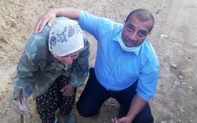 Elazığ'da kayıp yaşlı kadın köyüne 2 kilometre uzaklıkta bulundu - Resim: 0