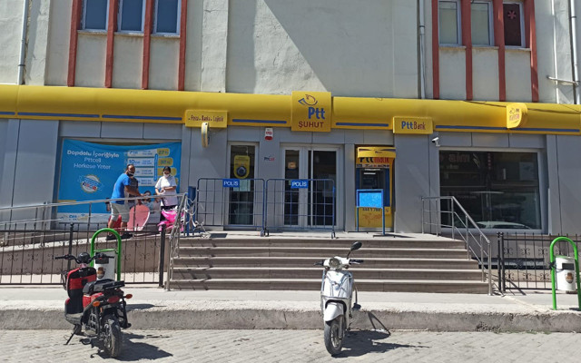 Afyonkarahisar'da 20 yıllık PTT memurundan vurgun! 3 milyon TL ile kayboldu - Resim: 0