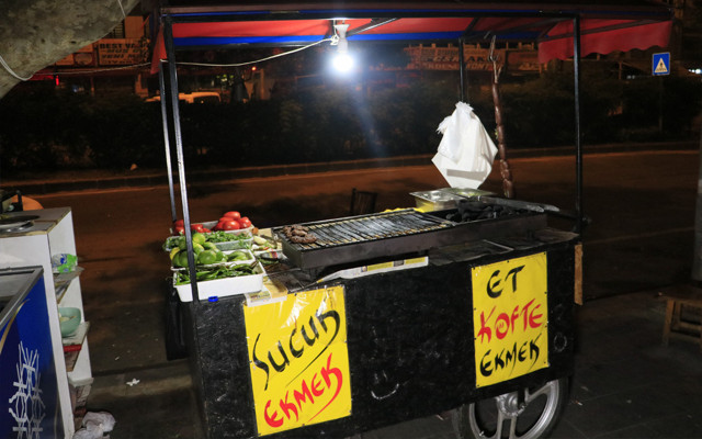 Adana'da kendisini uyaran sokak satıcısını ağır yaraladı - Resim: 0