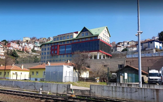 Zonguldak'ta öğretmen pozitif çıktı 23 öğrenci ve 5 meslektaşı karantinaya alındı - Resim: 0