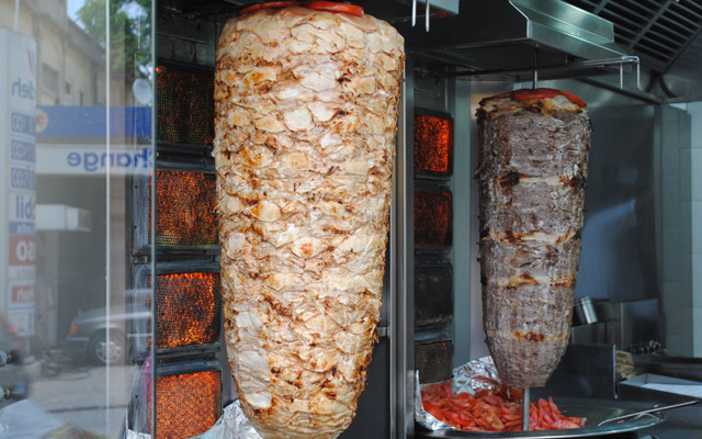 İstanbul'da ürünlerinden at eti çıkan işletmeler bahanesiyle şaşırttı: Bıçaktan bulaşmış olabilir... - Resim: 0