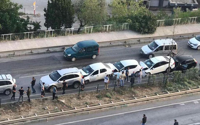 Bursa'da yok böyle kaza: Tam 7 araç böyle birbirine girdi - Resim: 0