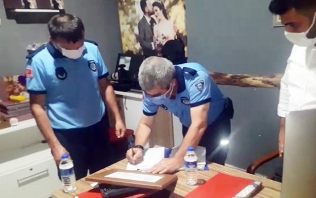 Bursa'da kaçak kına gecesine baskında 12 kişiye ceza yağmuru - Resim: 0