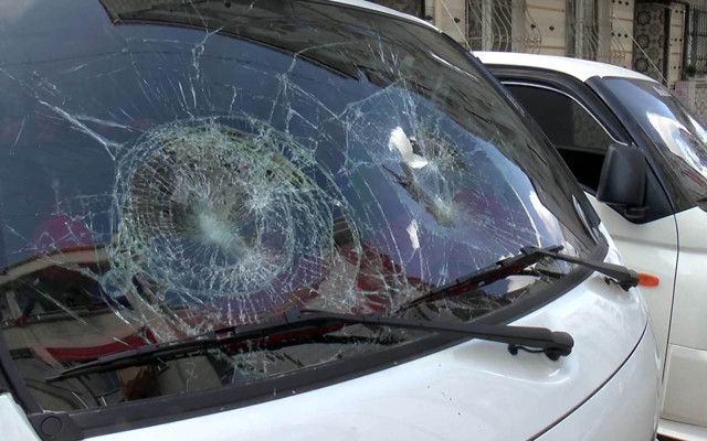 Esenyurt'ta taşlar havada uçuştu zabıta ile seyyar satıcı arasındaki kavgada 7 yaralı - Resim: 0