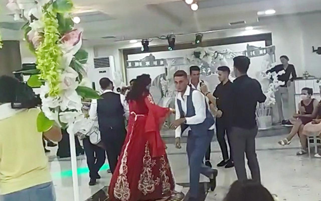 Bursa'da kaçak kına gecesine baskında 12 kişiye ceza yağmuru - Resim: 1