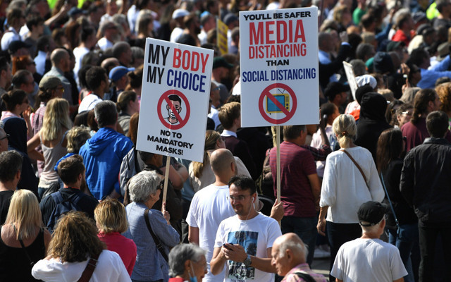 İngiltere'nin başkenti Londra'da karantina protestosu! Kendi tarafını seç... - Resim: 1