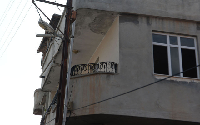 Adana'da kaçak elektrik çekmek isterken canından oldu - Resim: 0