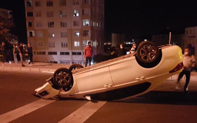 Kayseri'de 2 otomobilin çarpıştığı kazada ölüm geldi - Resim: 0