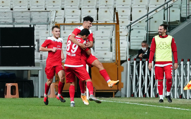 Gökdeniz Bayrakdar ilk Süper Lig maçında Beşiktaş'a puan kaybettirdi - Resim: 0