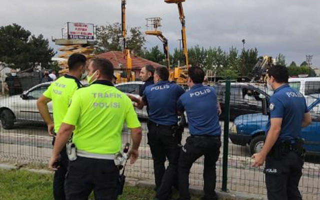 Bursa'da trafik kazası sonrası sağlık ekiplerine saldırdı - Resim: 1