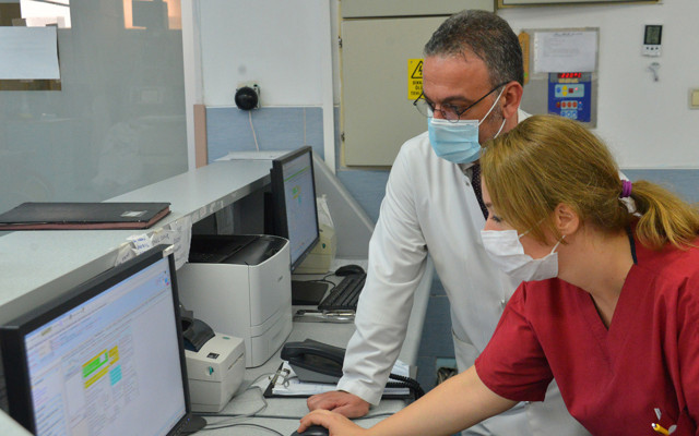 Yaşlılar bıraktı artık gençler dolduruyor! Bilim kurulu üyesinden 50 yaş altı açıklaması - Resim: 0