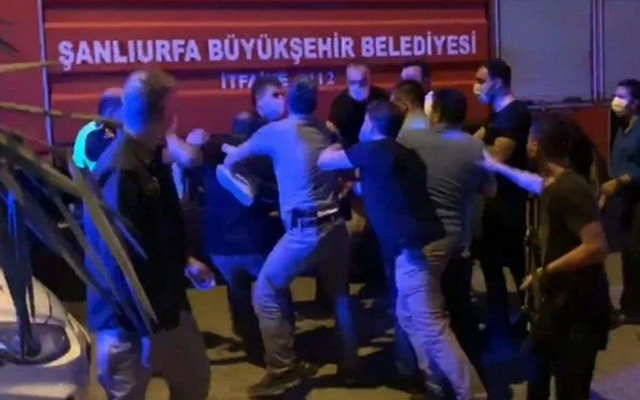 Şanlıurfa'da Türk bayrağını indirmeye çalışan şahıs tutuklandı - Resim: 0