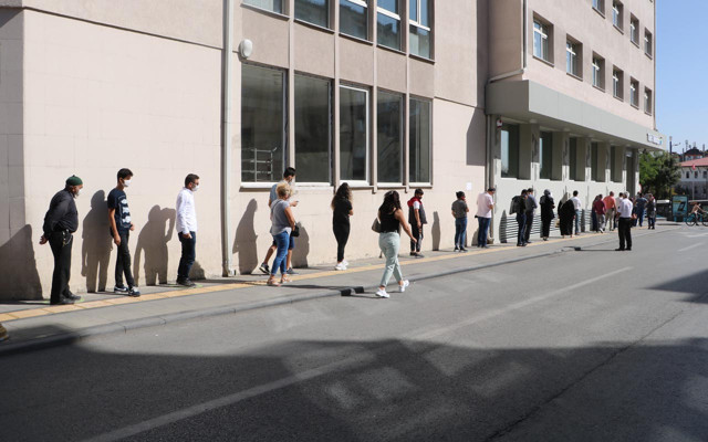 Sivas'ta bu kuyruğun nedeni bir başka - Resim: 1